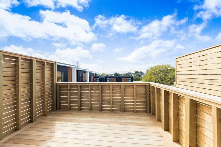 Photo of property in 5 Mokopiko Court, Beach Haven, Auckland, 0626