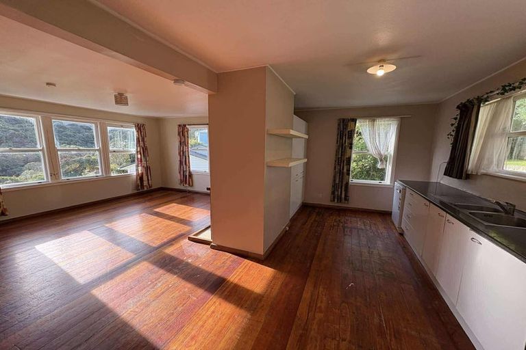 Photo of property in 21 Montgomery Avenue, Karori, Wellington, 6012