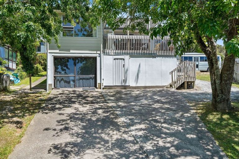 Photo of property in 10 Glucina Place, Glen Eden, Auckland, 0602