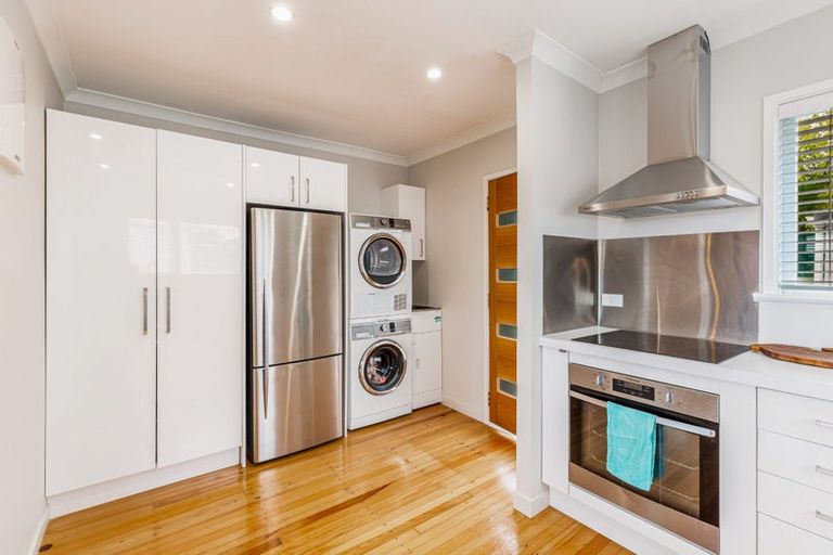 Photo of property in 4 Brunner Road, Glen Eden, Auckland, 0602