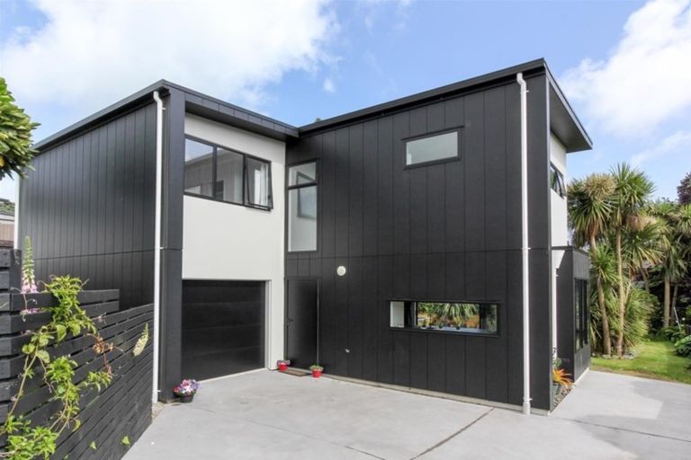 Photo of property in 32a Aubrey Street, New Plymouth, 4310