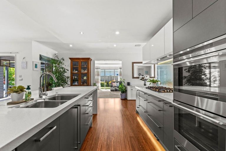 Photo of property in 28 Wilkinsons Road, Harewood, Christchurch, 8051