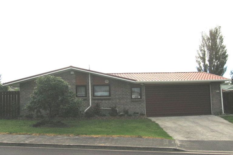 Photo of property in 2 Muriel Place, Ranui, Auckland, 0612