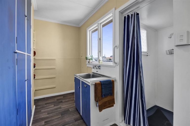 Photo of property in 84 Broadway, Waitara, 4320