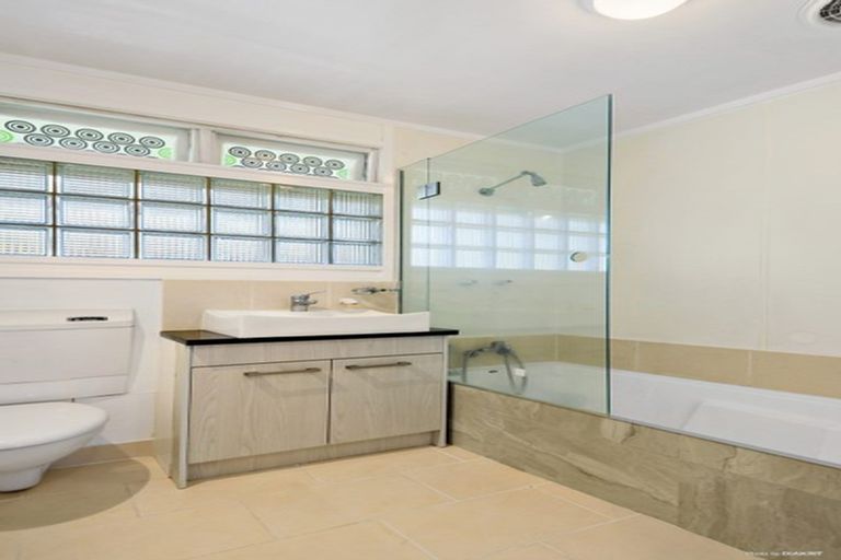 Photo of property in 211 Titirangi Road, Titirangi, Auckland, 0604