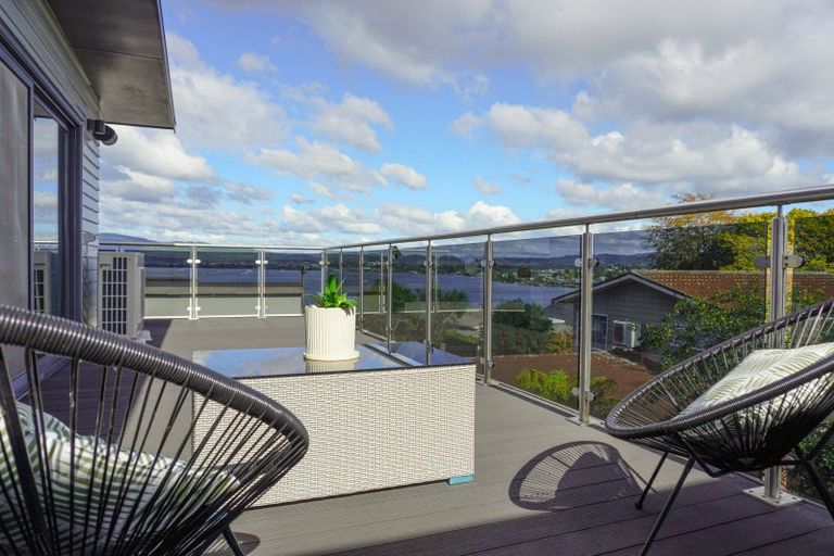Photo of property in 2b Pah Road, Kawaha Point, Rotorua, 3010