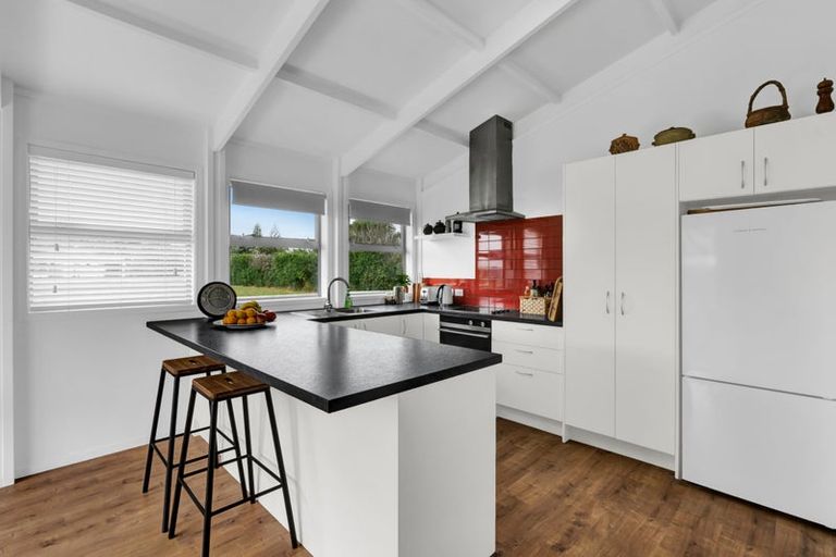 Photo of property in 11 Tasman Street, Opunake, 4616