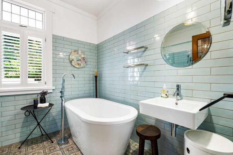 Photo of property in 14 Corry Avenue, Bluff Hill, Napier, 4110