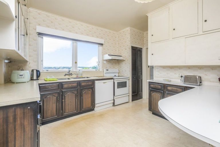 Photo of property in 39 Mellons Bay Road, Mellons Bay, Auckland, 2014