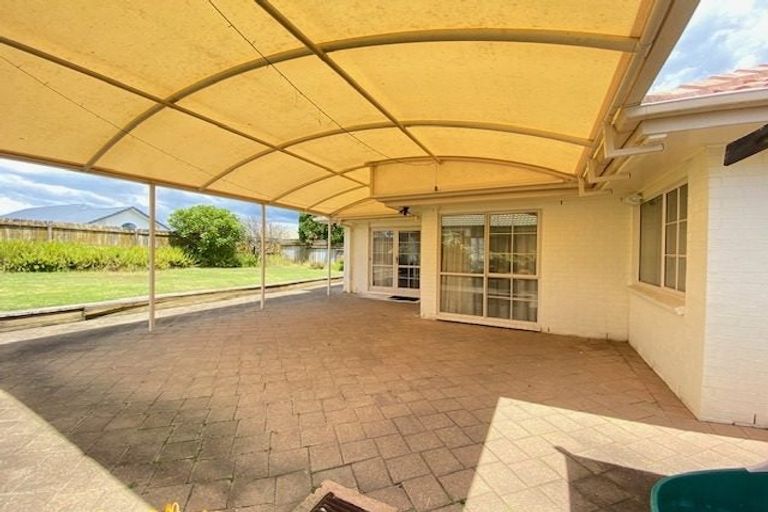 Photo of property in 14 Tolben Place, Golflands, Auckland, 2013