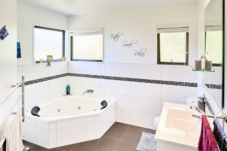 Photo of property in 12 Dornoch Place, Papakowhai, Porirua, 5024