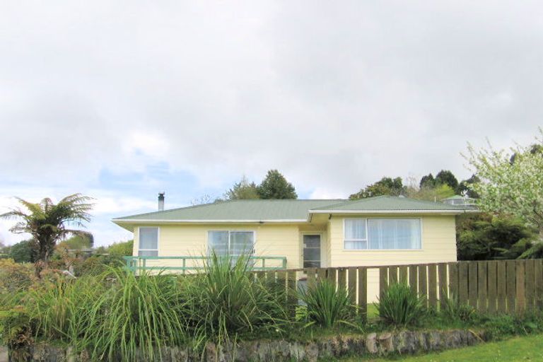 Photo of property in 75 Thomas Crescent, Western Heights, Rotorua, 3015