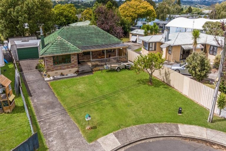 Photo of property in 14 Salas Place, Papakura, 2110