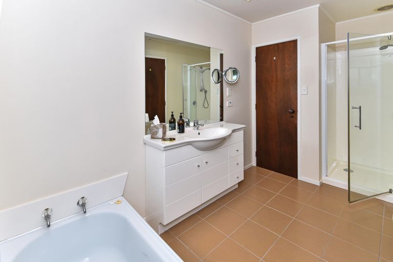 Photo of property in 2/12 Steeple Rise, Pakuranga, Auckland, 2010