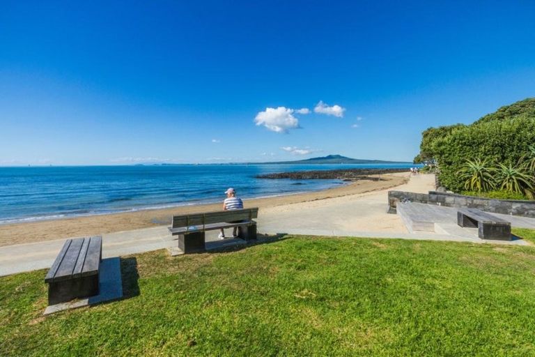 Photo of property in 18 Tiri Road, Milford, Auckland, 0620