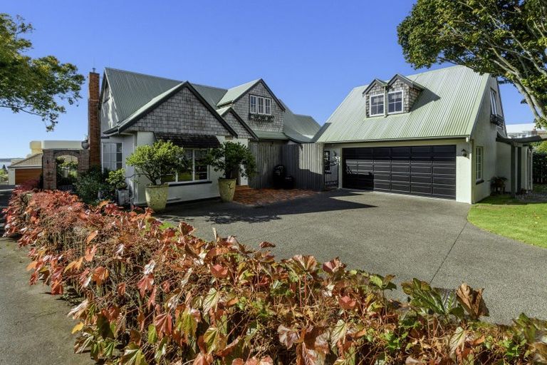 Photo of property in 16 Hinewa Road, Otumoetai, Tauranga, 3110