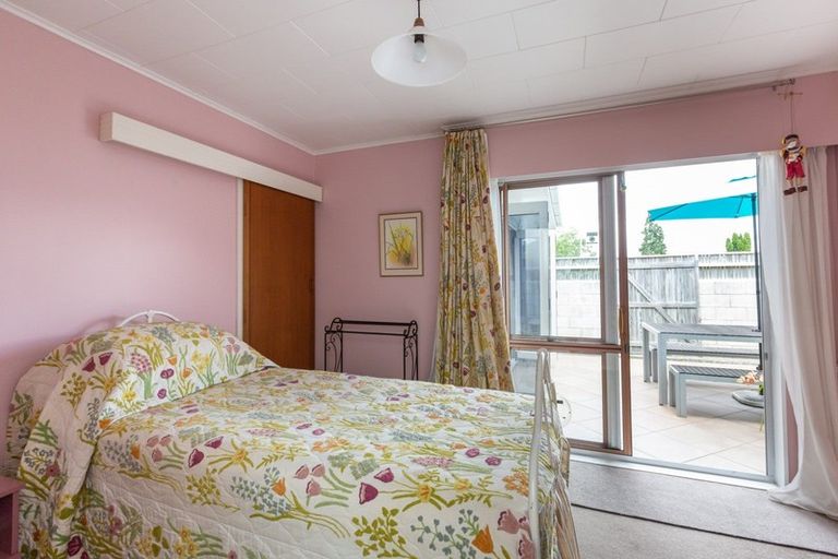 Photo of property in 17 Puketapu Road, Taradale, Napier, 4112