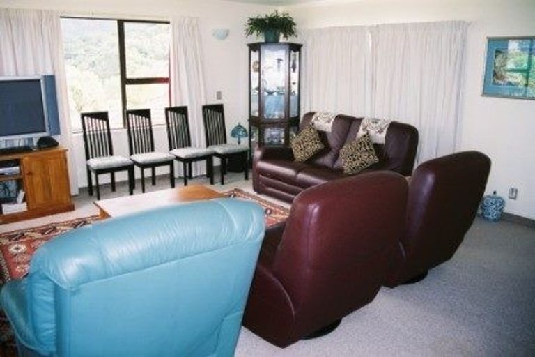 Photo of property in 43b Thatcher Crescent, Crofton Downs, Wellington, 6035