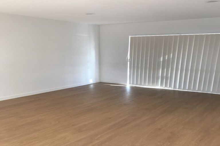 Photo of property in 24 Para Close, Fairview Heights, Auckland, 0632