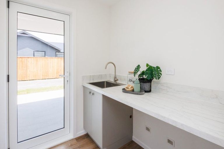 Photo of property in 69 Atlantic Drive, Fitzherbert, Palmerston North, 4410