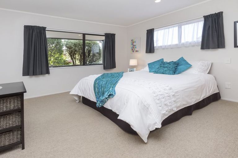 Photo of property in 6 Channing Crescent, Botany Downs, Auckland, 2010
