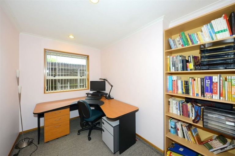 Photo of property in 18 Berkshire Drive, Avonhead, Christchurch, 8042