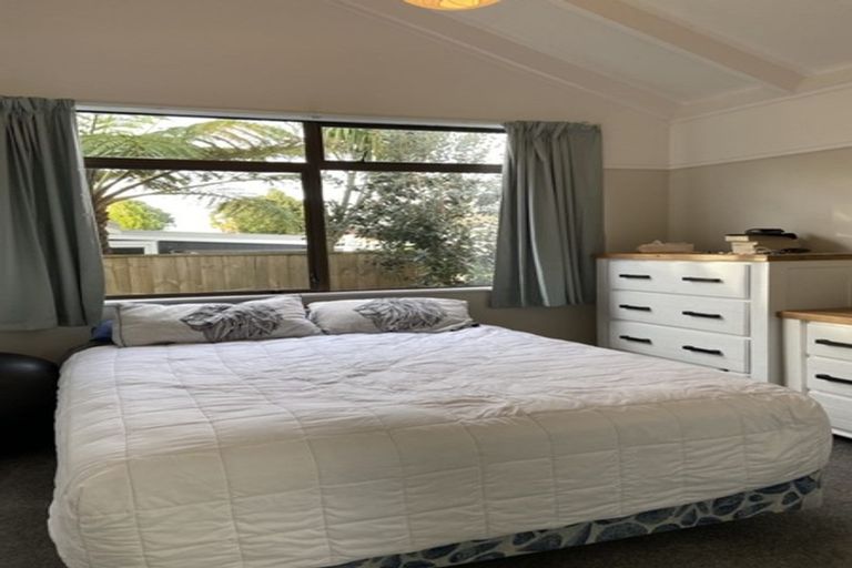 Photo of property in 3/25a Beach Road, Te Atatu Peninsula, Auckland, 0610