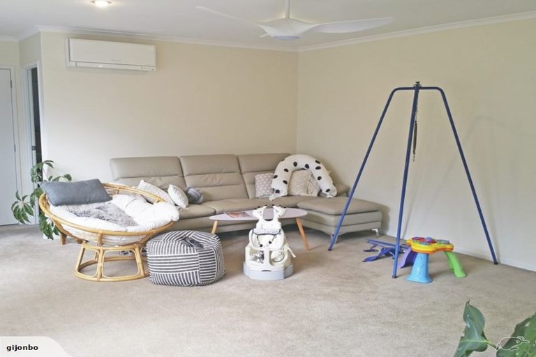 Photo of property in 88 Fields Parade, Oteha, Auckland, 0632