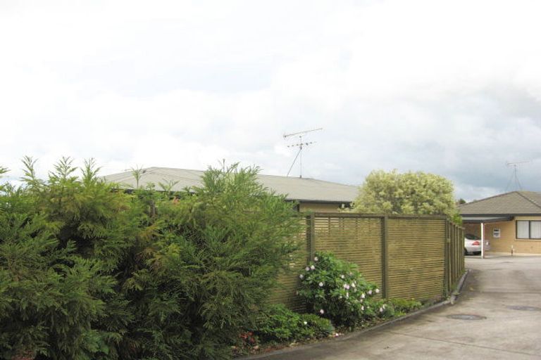 Photo of property in 16b Ussher Place, Pakuranga Heights, Auckland, 2010
