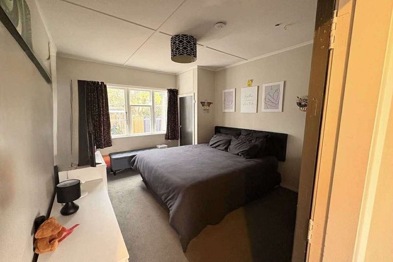 Photo of property in 1/27 Athlone Crescent, Avalon, Lower Hutt, 5011