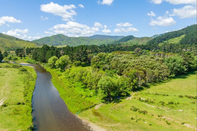 Photo of property in 1100b Coast Road, Wainuiomata Coast, Wainuiomata, 5373