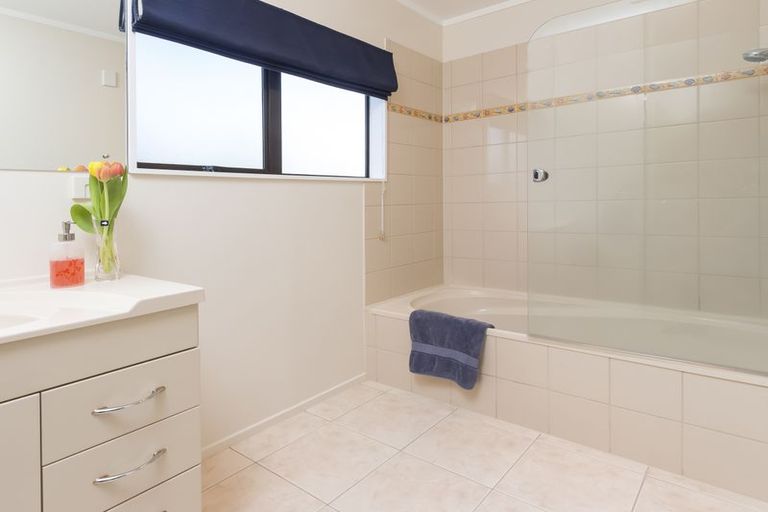 Photo of property in 6 Channing Crescent, Botany Downs, Auckland, 2010