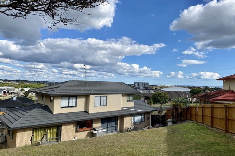 Photo of property in 15 Fairchild Avenue, Goodwood Heights, Auckland, 2105