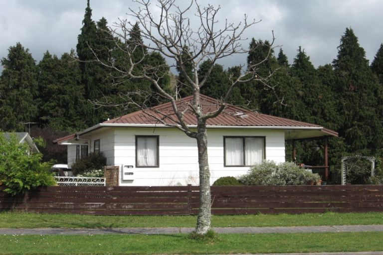 Photo of property in 55a Aquarius Drive, Kawaha Point, Rotorua, 3010