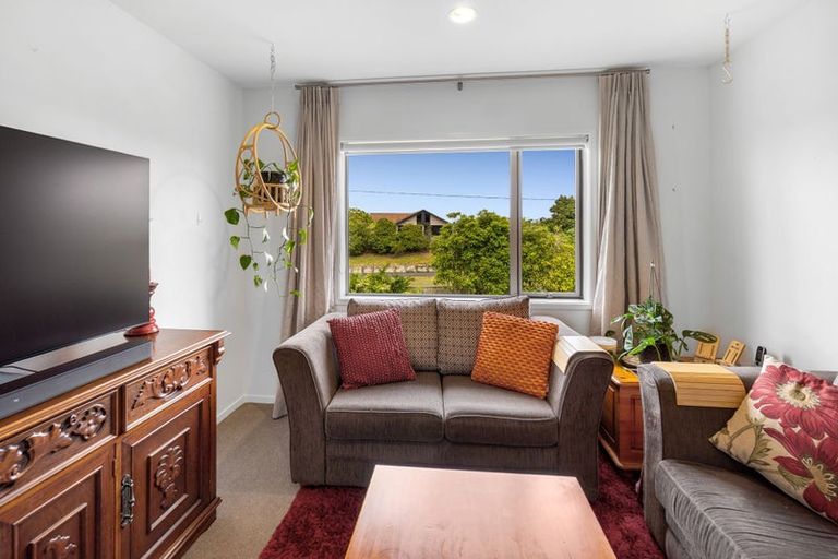 Photo of property in 8 Bayview Park Lane, Orewa, 0931