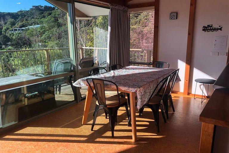 Photo of property in 21 Amelia Crescent, Waikawa, Picton, 7220