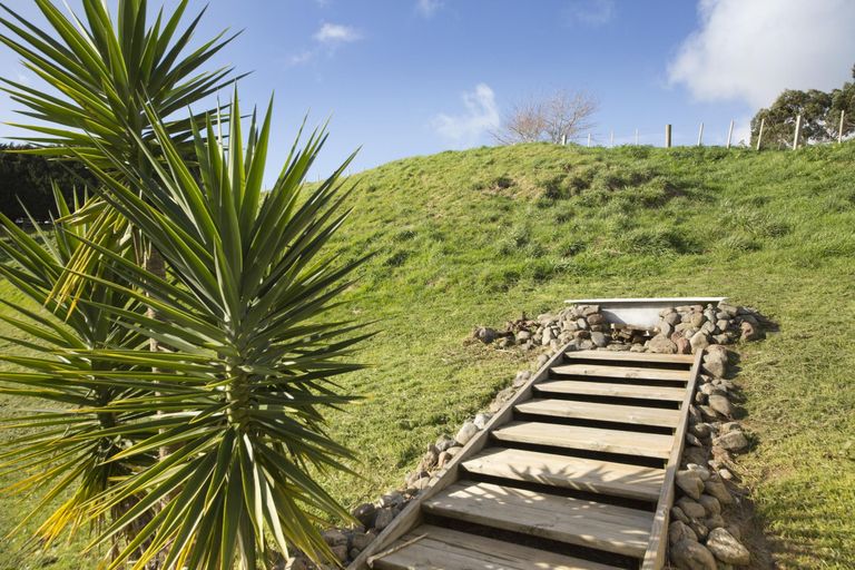 Photo of property in 115 Turitea Road, Fitzherbert, Palmerston North, 4472