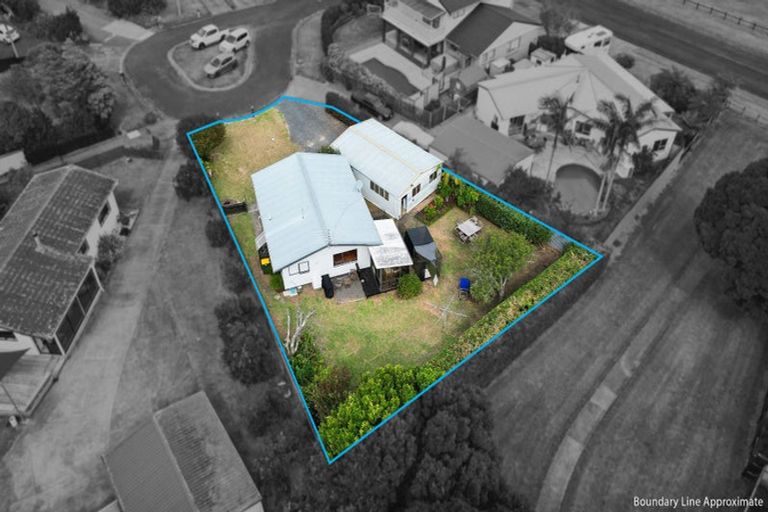 Photo of property in 3 Hosking Place, Clarks Beach, 2122