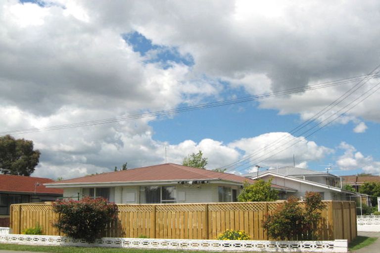 Photo of property in 2/12 North Avon Road, Richmond, Christchurch, 8013
