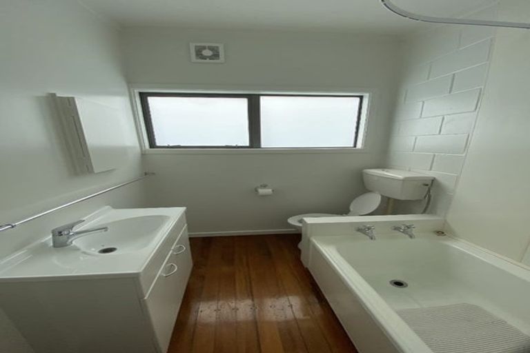 Photo of property in 9/21 Collins Avenue, Tawa, Wellington, 5028