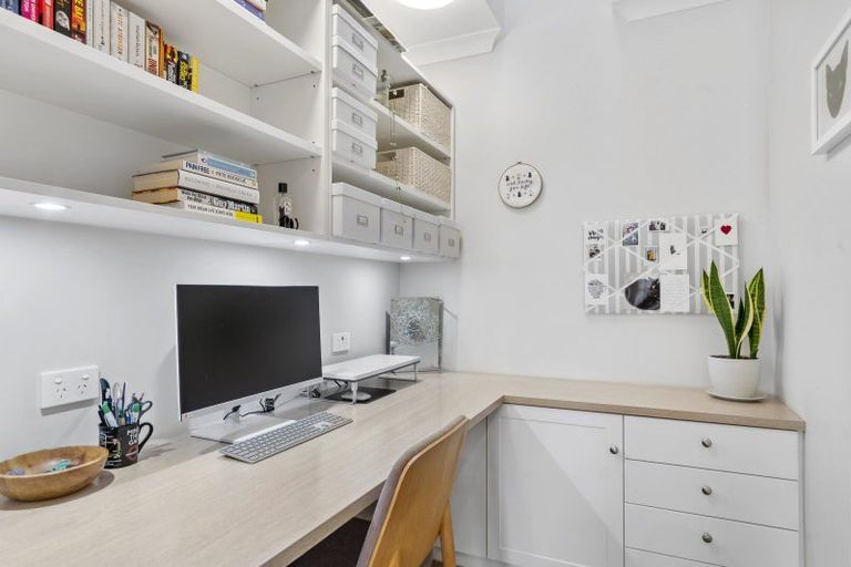 Photo of property in 2 Glen Bridge Lane, Harewood, Christchurch, 8051