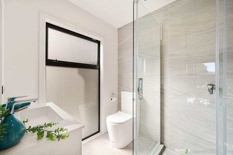 Photo of property in 32 Lyall Parade, Lyall Bay, Wellington, 6022