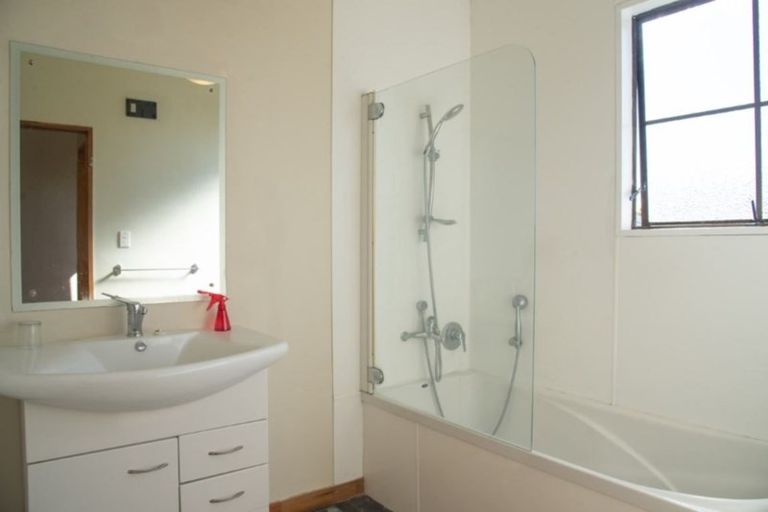 Photo of property in 10 Saint Lukes Street, Woolston, Christchurch, 8062