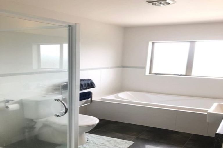 Photo of property in 114a Jeffs Road, Flat Bush, Auckland, 2016