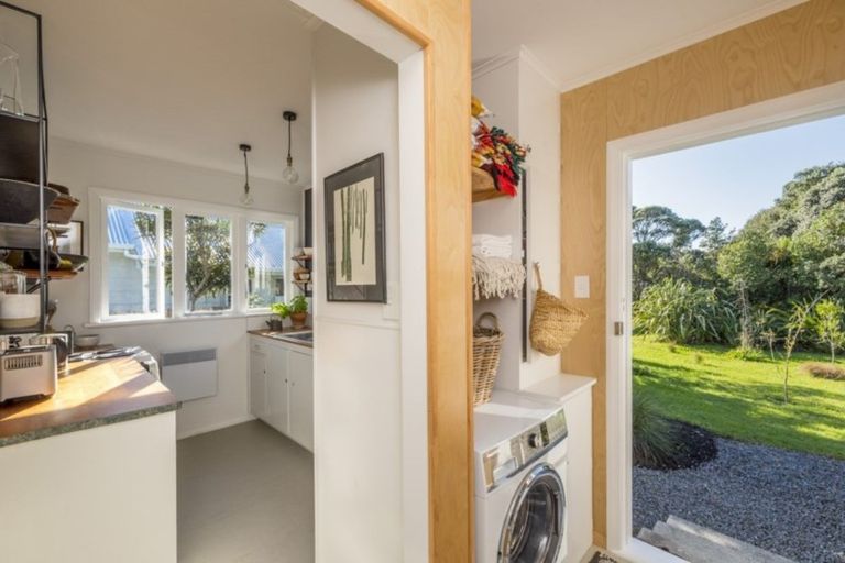Photo of property in 18 The Avenue, Otaki Beach, Otaki, 5512