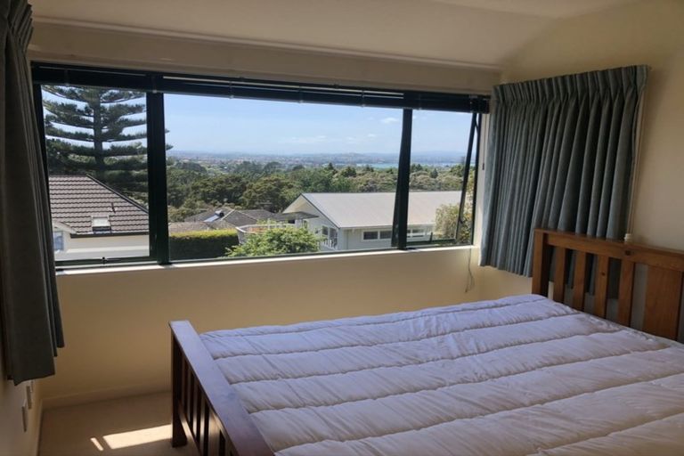 Photo of property in 1/32 Tui Glen Road, Birkenhead, Auckland, 0626