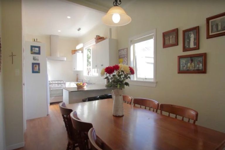 Photo of property in 100 Roberts Road, Te Atatu South, Auckland, 0610