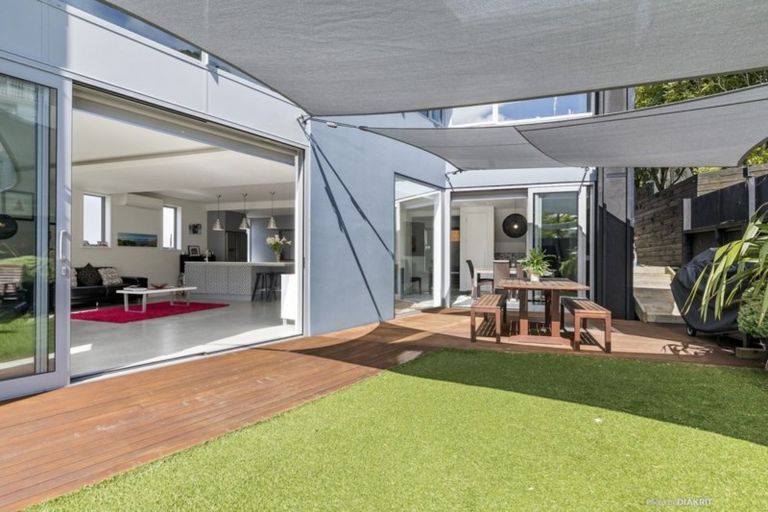 Photo of property in 5c Salmont Place, Kelburn, Wellington, 6012