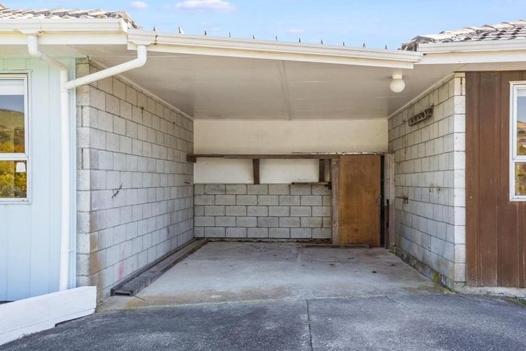 Photo of property in 15a Mckeefry Grove, Tawa, Wellington, 5028