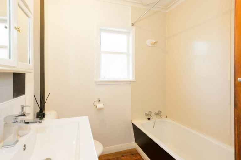 Photo of property in 43 Birmingham Street, Takaro, Palmerston North, 4412